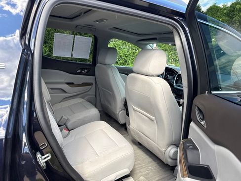 Used 2022 GMC Acadia SLE w/ Driver Convenience Package AWD/4WD image 13