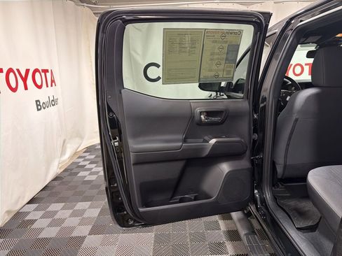 Used 2019 Toyota Tacoma TRD Off-Road image 18