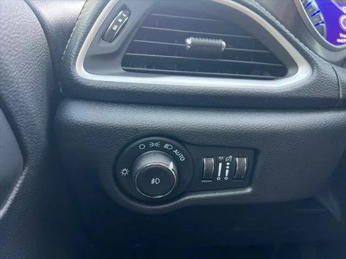 Certified 2026 Chrysler Pacifica Select FWD image 53