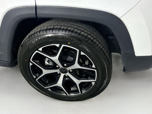 Used 2025 Jeep Compass Limited image 11