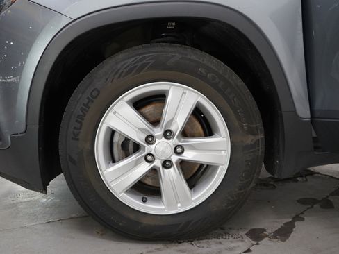 Used 2020 Chevrolet Trax LS FWD image 28