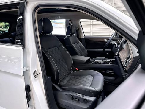 Certified 2026 Volkswagen Atlas SEL Premium R-Line AWD/4WD image 32
