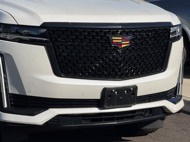 Used 2023 Cadillac Escalade Premium Luxury w/ LPO, Floor Liner Package AWD/4WD image 8