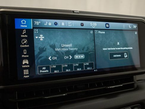 Used 2025 Jeep Wrangler Sahara image 12