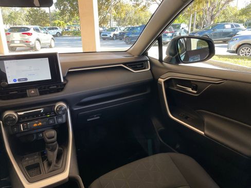 Used 2025 Toyota RAV4 XLE image 30