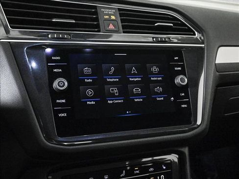 Used 2023 Volkswagen Tiguan SE AWD/4WD image 15