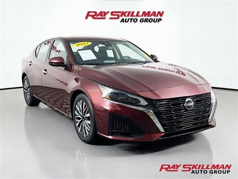 Used 2023 Nissan Altima 2.5 SV image 1