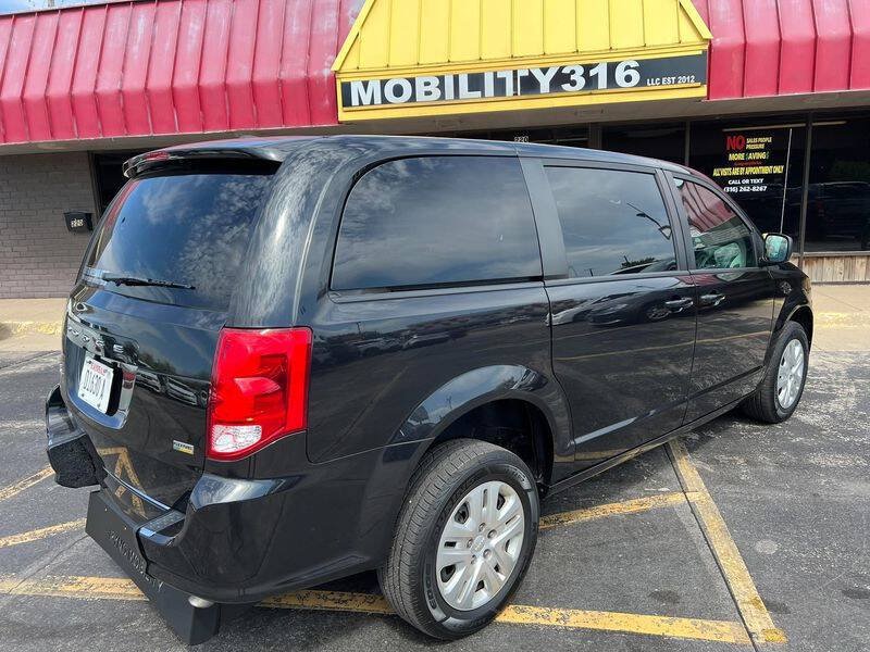Used 2018 Dodge Grand Caravan SE w/ UConnect Hands-Free Group FWD image 10