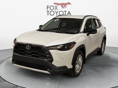 Used 2026 Toyota Corolla Cross LE image 1