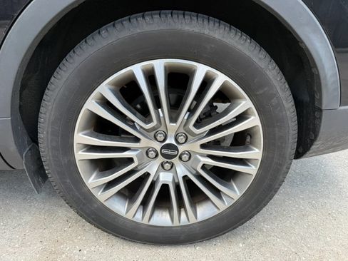 Used 2016 Lincoln MKX Reserve w/ Climate Package FWD image 4