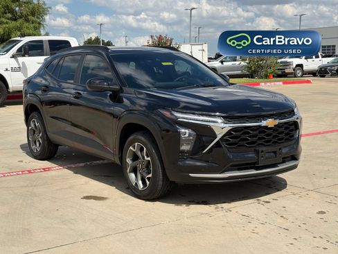 Used 2024 Chevrolet Trax LT FWD image 1