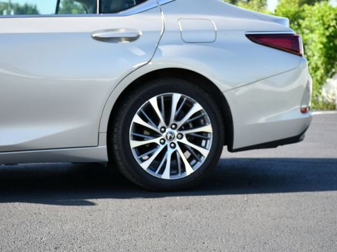 Used 2019 Lexus ES 350 w/ Premium Package FWD image 11