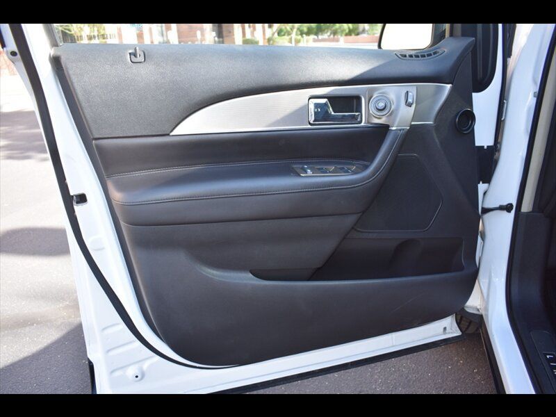 Used 2013 Lincoln MKX AWD image 16