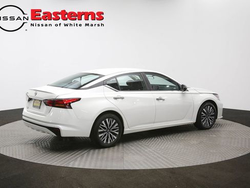 Used 2025 Nissan Altima 2.5 SV FWD image 32