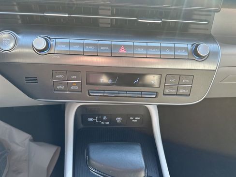 Used 2025 Hyundai Kona SEL image 24