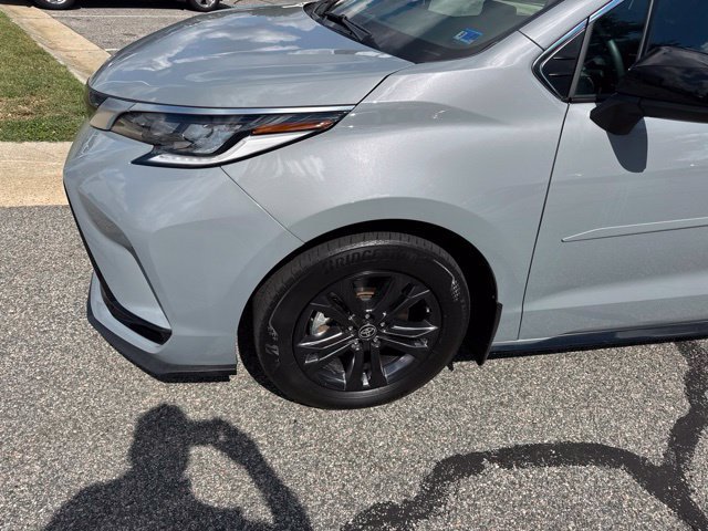 Used 2024 Toyota Sienna XSE w/ XSE Plus Package AWD/4WD image 3