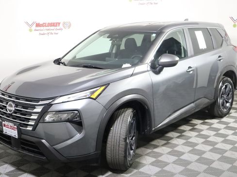 Used 2025 Nissan Rogue SV image 16