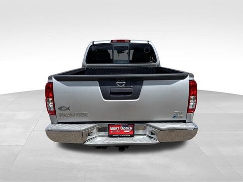 Used 2017 Nissan Frontier SV RWD image 6