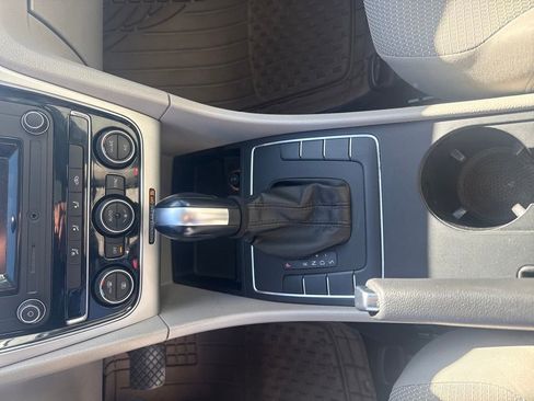 Used 2017 Volkswagen Passat 1.8T S image 22