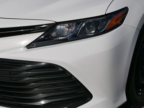 Used 2020 Toyota Camry LE w/ Fleet Convenience Package FWD image 9