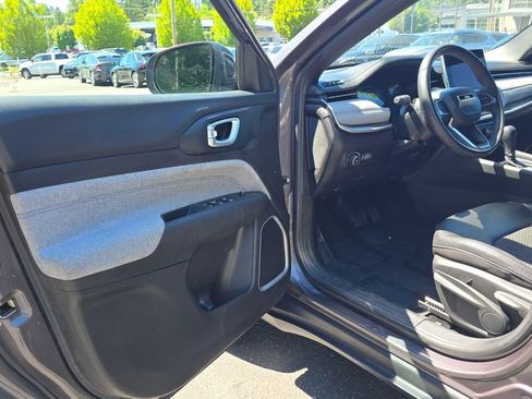 Used 2024 Jeep Compass Latitude AWD/4WD image 20