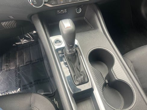 Used 2025 Nissan Altima 2.5 SV FWD image 41