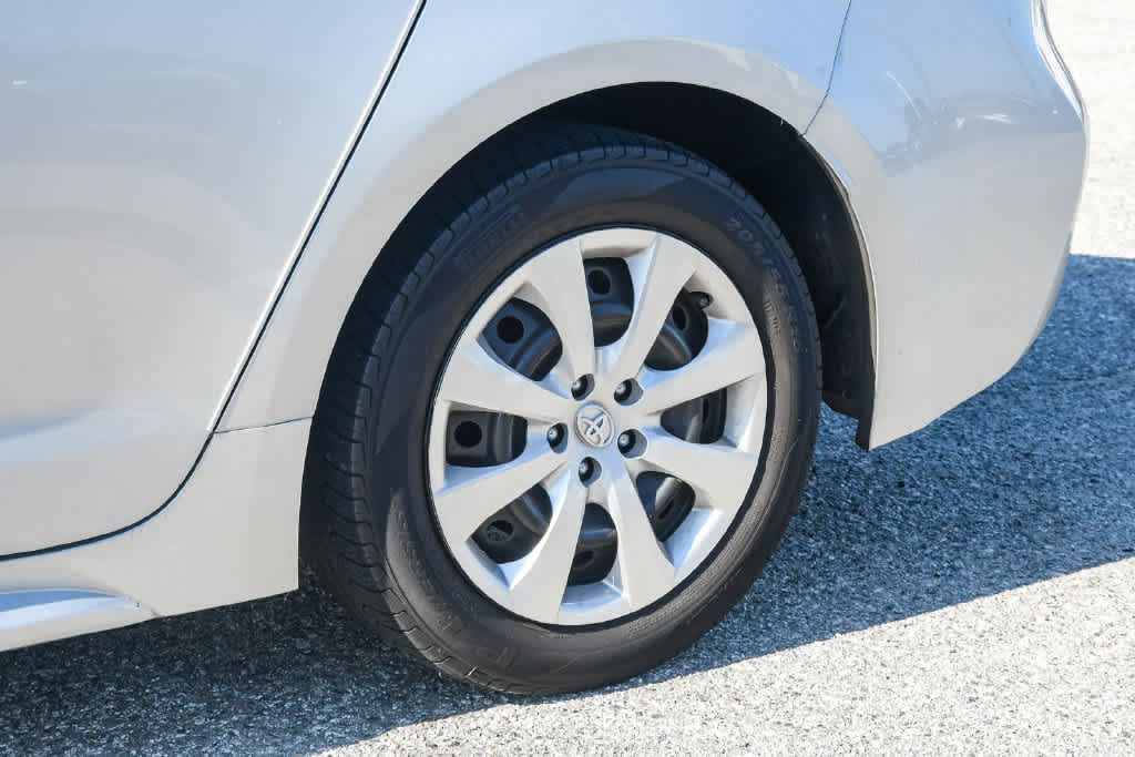 Certified 2025 Toyota Corolla LE FWD image 11