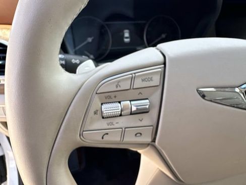 Used 2020 Genesis G90 3.3T Premium RWD image 32