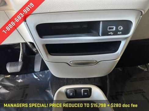 Used 2019 Chrysler Pacifica Touring-L FWD image 18