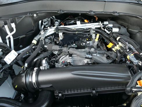 Used 2025 Ford Explorer Active w/ Active Comfort Package image 31