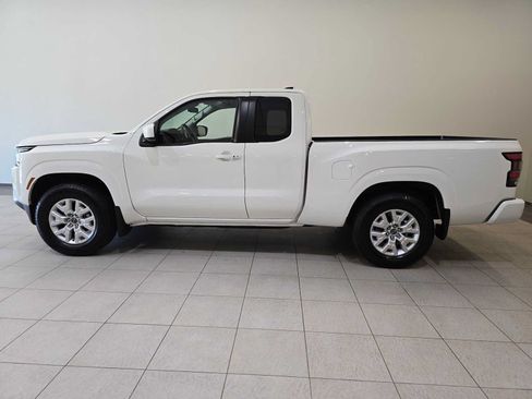 Used 2024 Nissan Frontier SV w/ SV Convenience Package RWD image 3