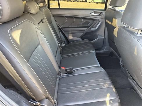 Used 2023 Volkswagen Tiguan SE image 25