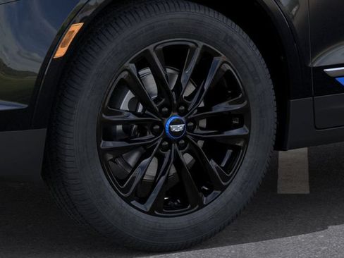 Used 2026 Cadillac XT5 Luxury w/ LPO, Blue Accent Package FWD image 9