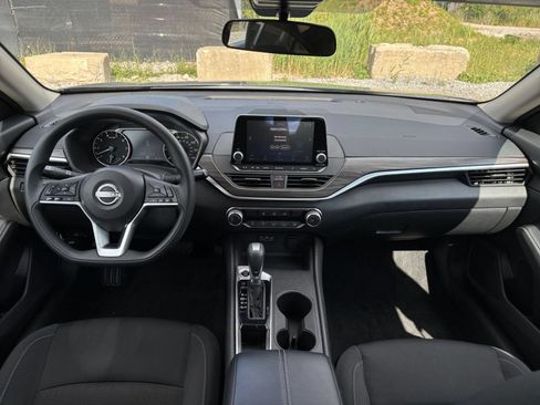 Used 2025 Nissan Altima 2.5 SV FWD image 28