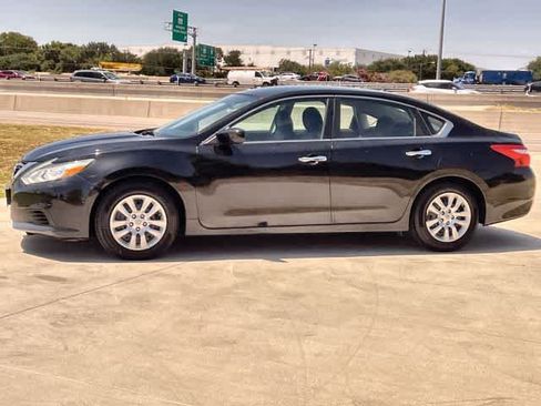 Used 2016 Nissan Altima 2.5 S w/ Power Driver Seat Package FWD image 4