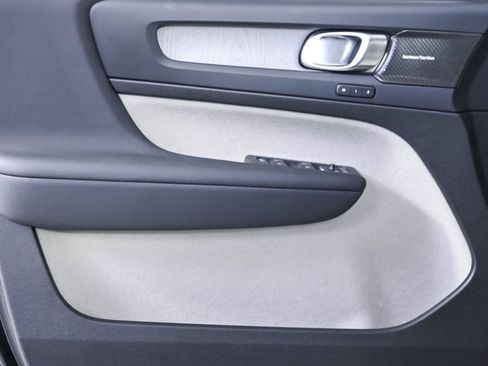 Certified 2025 Volvo XC40 B5 Ultra AWD/4WD image 8