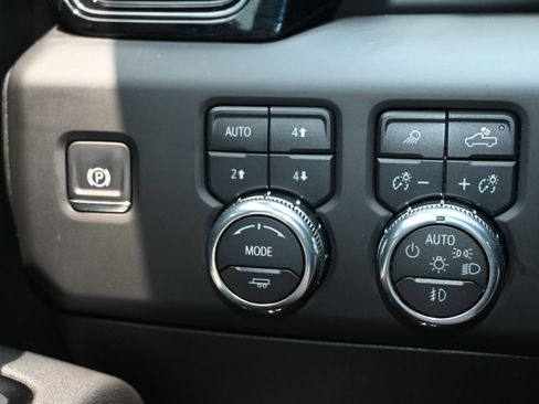 Used 2025 GMC Sierra 2500 AT4 w/ AT4 Premium Plus Package image 20