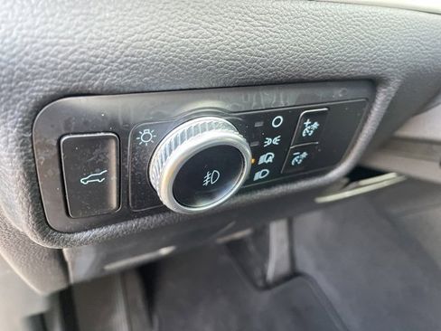 Used 2023 Ford Explorer XLT w/ Equipment Group 202A image 25