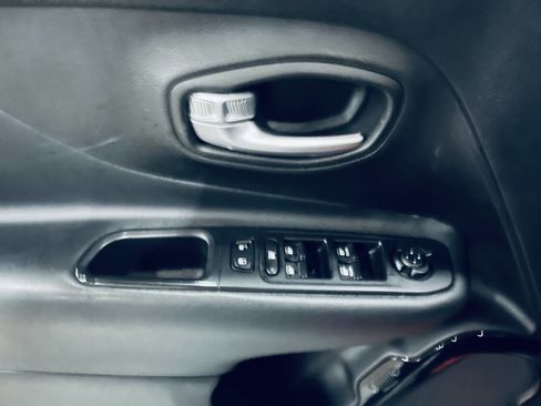Used 2017 Jeep Renegade Altitude w/ Safety & Security Group FWD image 32