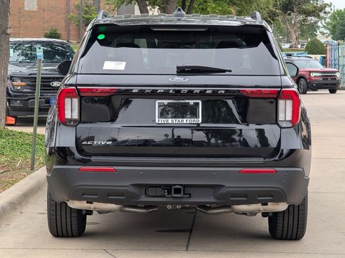 New 2026 Ford Explorer Active RWD image 5