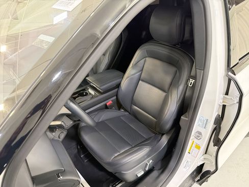 Used 2025 Lincoln Nautilus Premier w/ Jet Appearance Package image 10