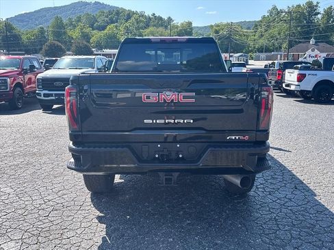 Used 2025 GMC Sierra 2500 AT4 w/ Technology Package AWD/4WD image 6