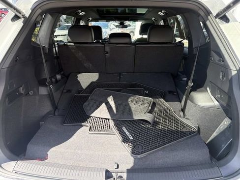 Used 2023 Volkswagen Tiguan SE R-Line FWD image 5