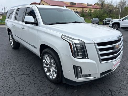 Used 2019 Cadillac Escalade ESV Premium Luxury AWD/4WD image 3