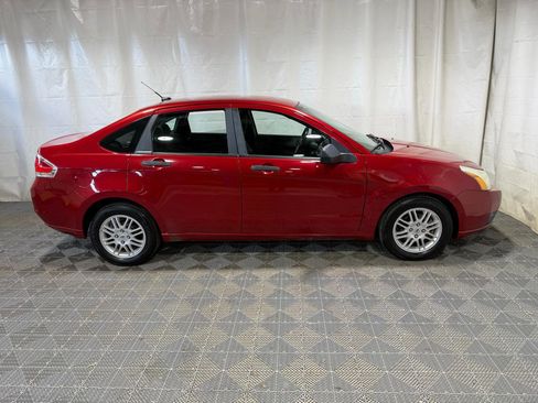 Used 2010 Ford Focus SE image 9