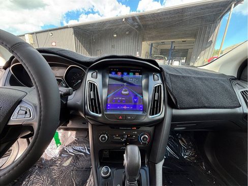 Used 2015 Ford Focus SE FWD image 11