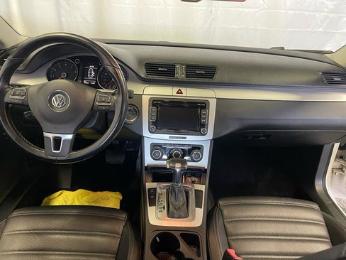 Used 2010 Volkswagen CC Sport FWD image 17