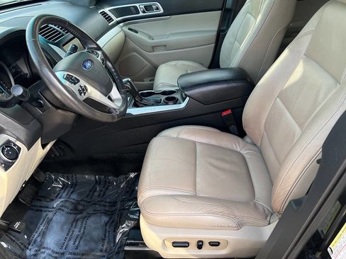 Used 2015 Ford Explorer XLT w/ Equipment Group 202A FWD image 19