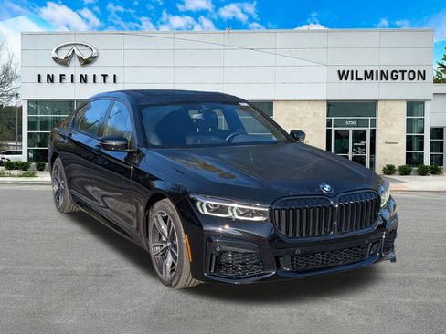 Used 2022 BMW 740i xDrive w/ M Sport Package image 1