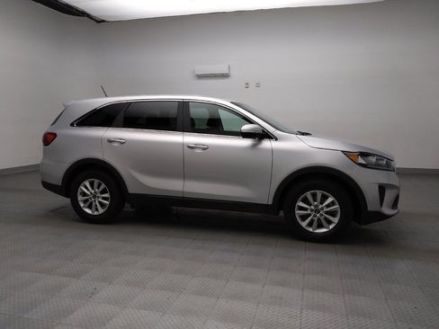 Used 2020 Kia Sorento LX image 11
